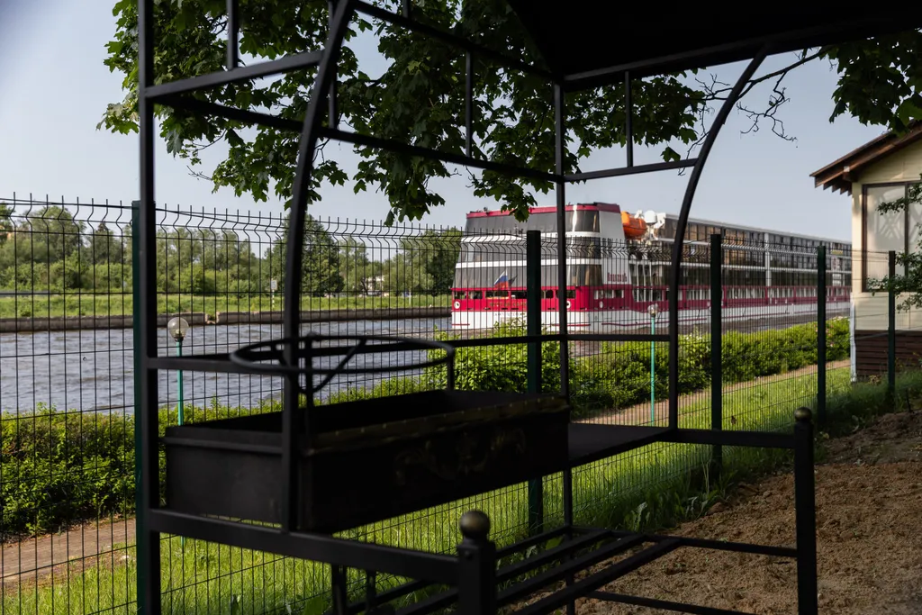 Гостевой дом в глэмпинге у реки