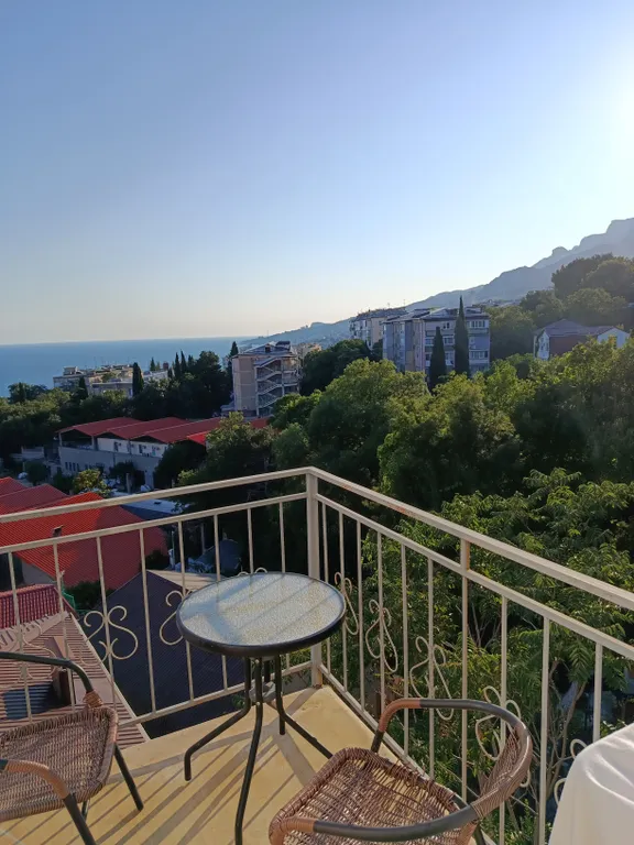 Апартамент с видом на море побережье ЮБК и гору Ай-Петри