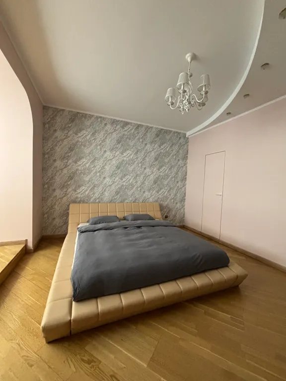 Огромная квартира на набережной