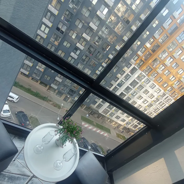 Квартира с балдахином, балконом с лаундж зоной для чая и кофе