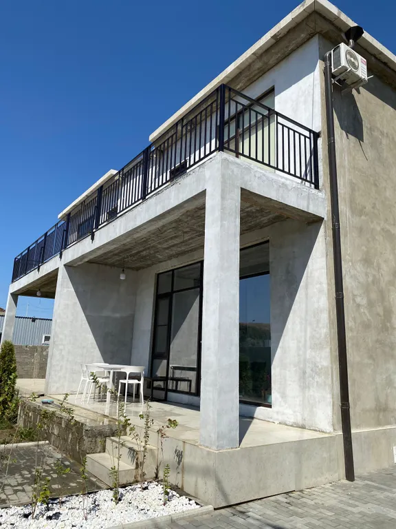 Дом на берегу для большой семьи