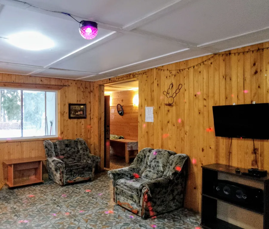 Коттедж Чудесный домик в парке — Сиверский