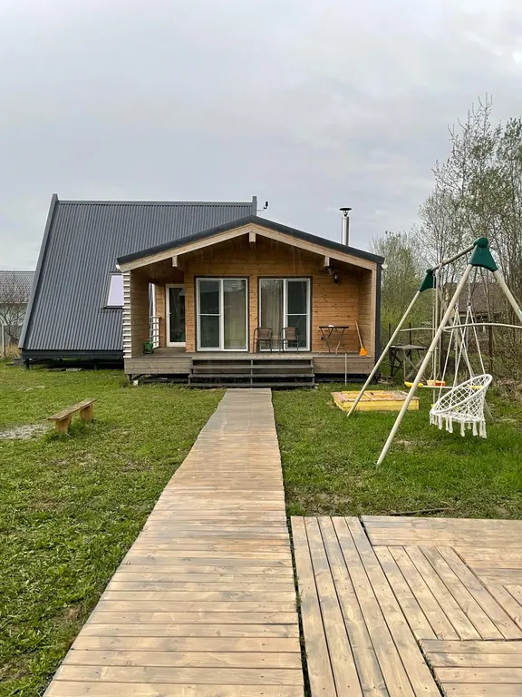 Дом в тишине леса и полей