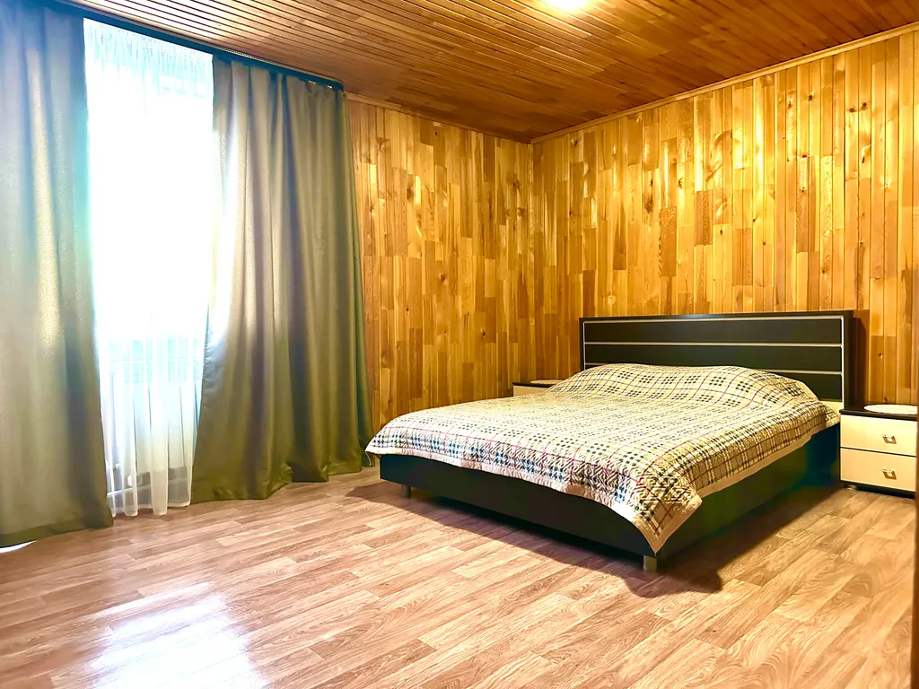 Коттедж в живописном месте с большой территорией