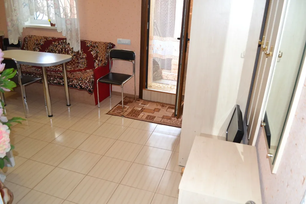 Двухкомнатный дом в санаторной зоне Евпатории