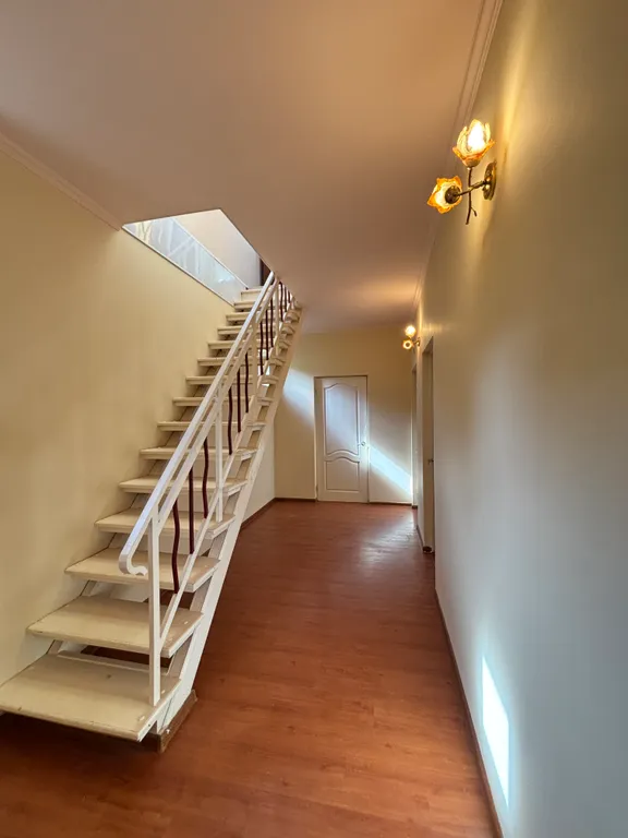 Коттедж Просторный дом в двух шагах от моря — Сухум