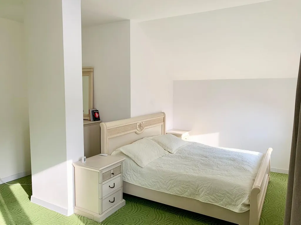 Дом с шикарным видом на горы, с теплым бассейном и баней на дровах