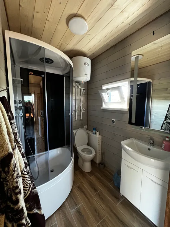 Отдых на берегу озера с городским комфортом!