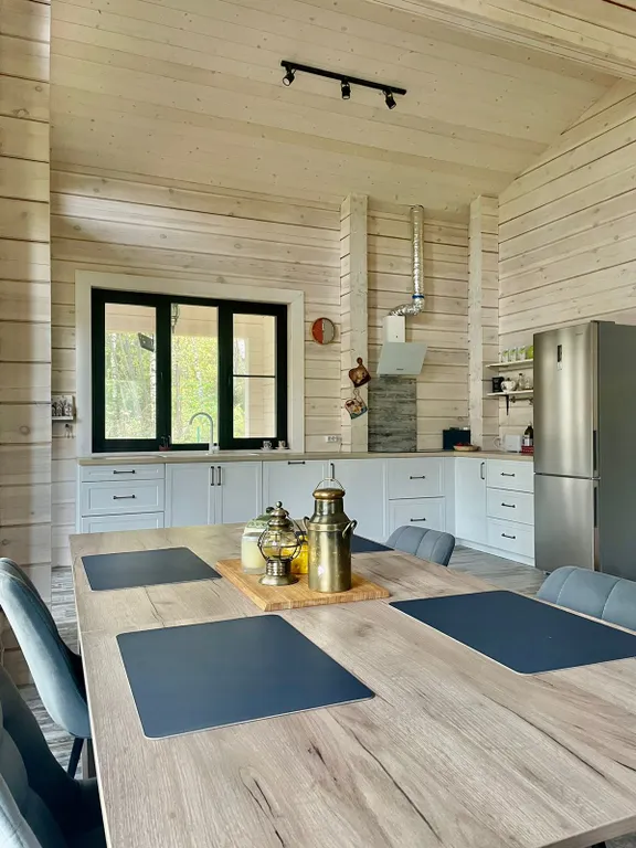 Сказочное шале в лесу