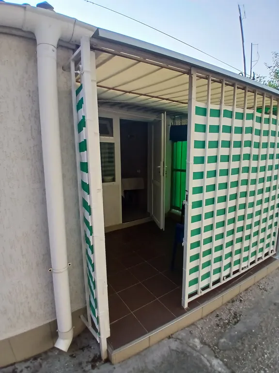 Коттедж Домик у моря, эконом — аренда посуточно в Евпатория