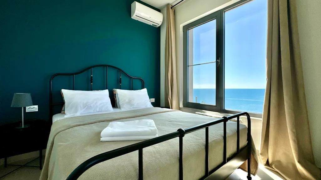 Часть дома с бассейном недалеко от моря Отрадное Ялта