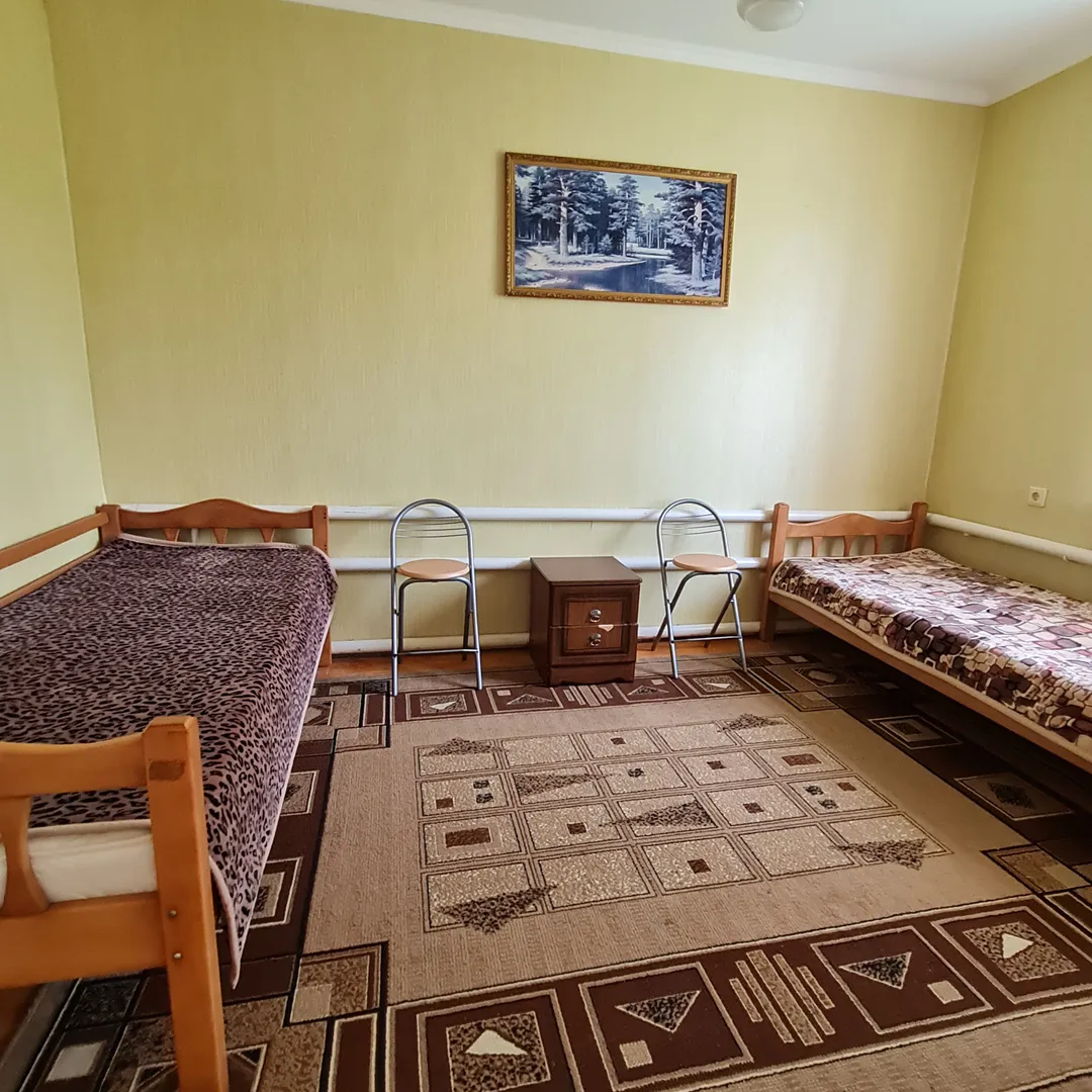 Не проходная спальня,  две односпальных кровати 1эт.