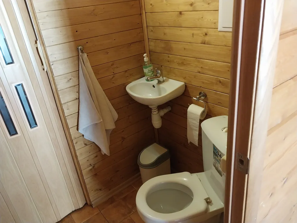 Коттедж на берегу озера Глубокое