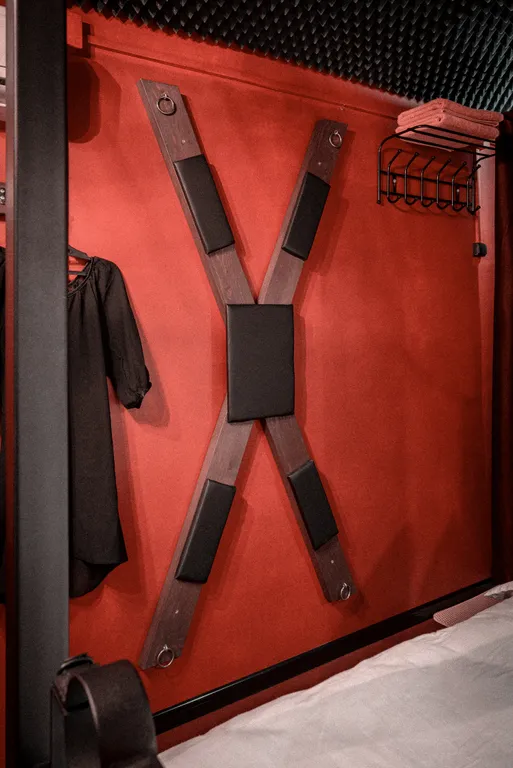 18+ Красная комната апартаменты для романтических свиданий