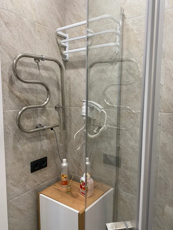 Просторная квартира студия для проведения романтических вечеринок