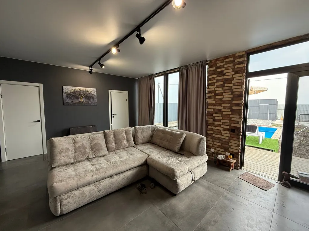 Баня, бассейн с подогревом и дом с видом на горы