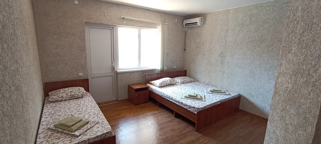 Просторный номер для семьи в небольшом уютном доме с хорошим бассейном