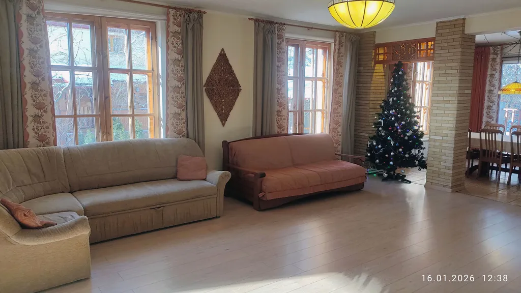 Уютный дом на опушке леса