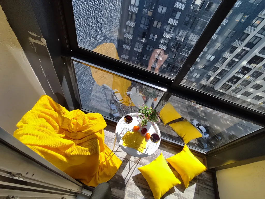 Квартира с балдахином, балконом с лаундж зоной для чая и кофе