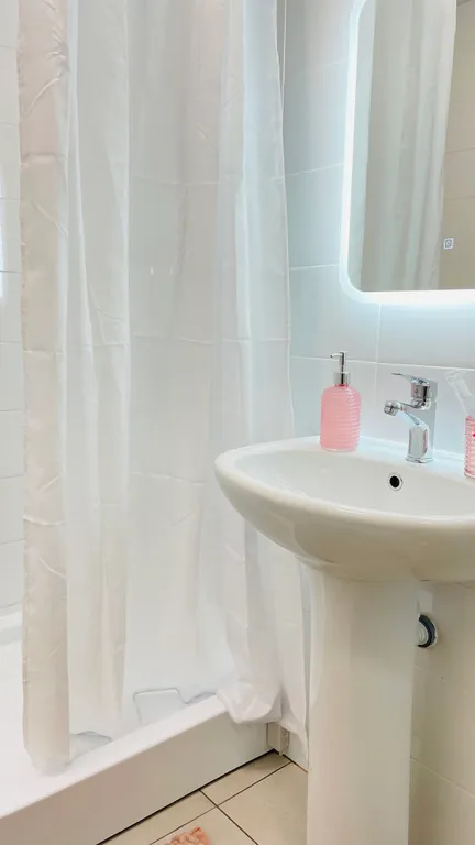 Чистая светлая студия