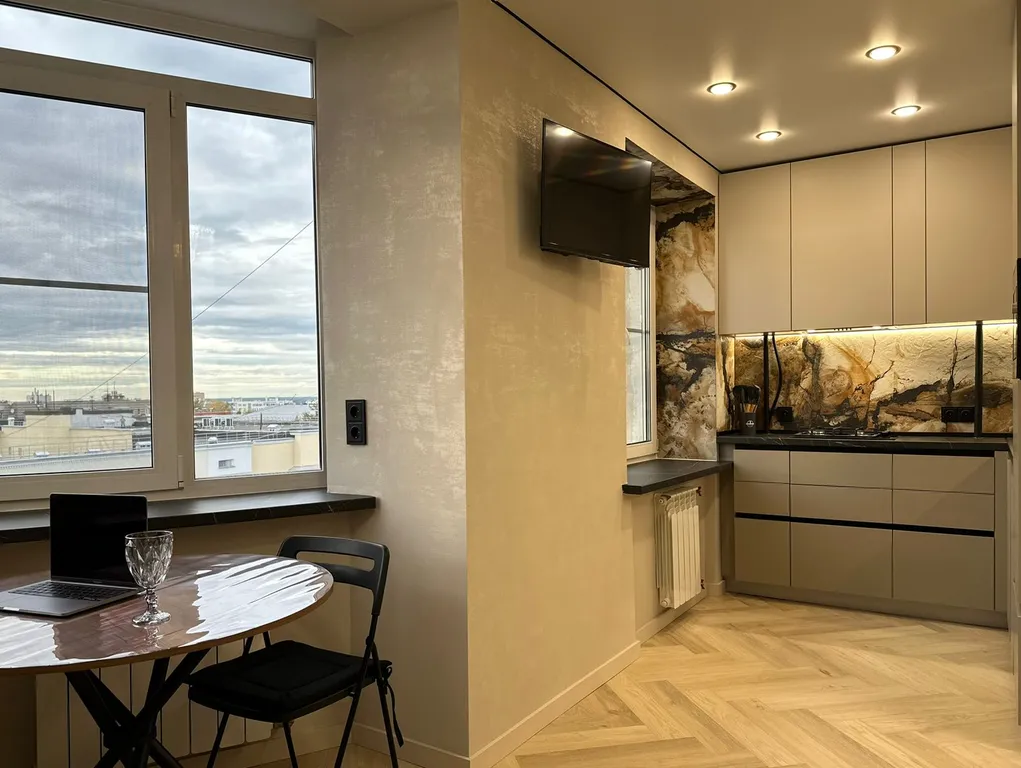 Панорамная роскошь в центре города: новые апартаменты с видом на жизнь