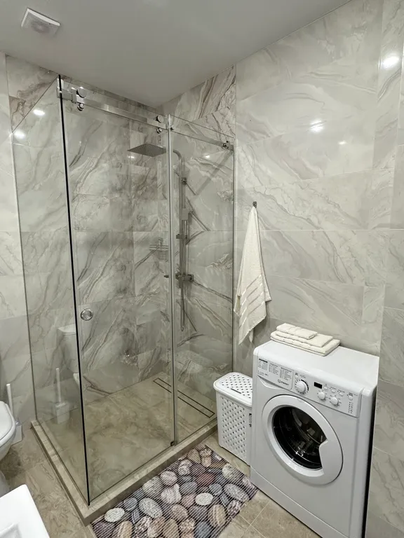 Просторная, светлая двухкомнатная квартира