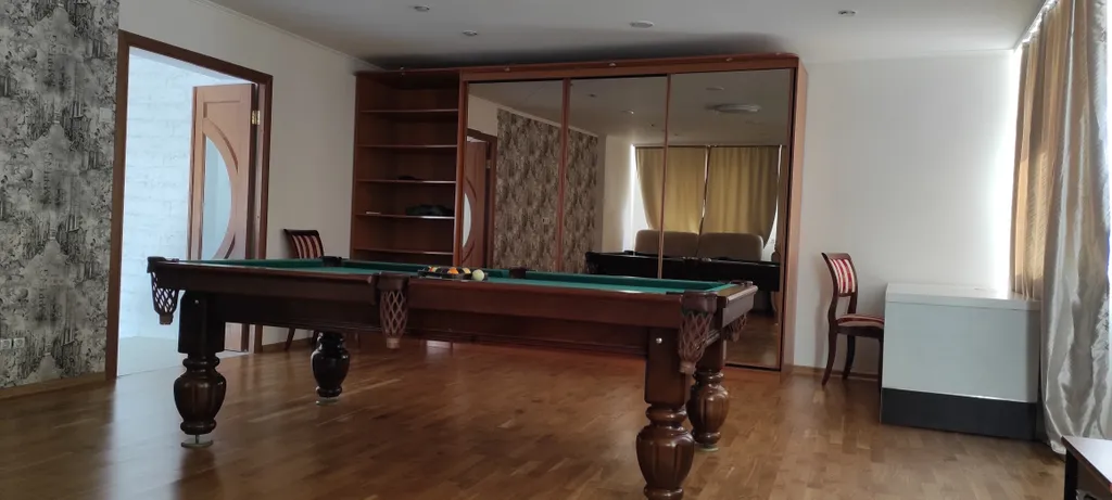 Коттедж с баней и бассейном на участке 6 соток