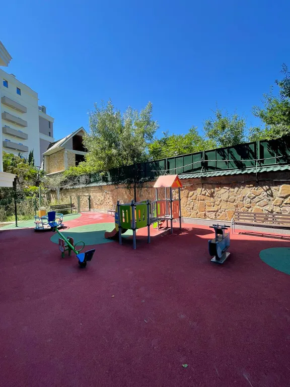 Однушка с террасой на парк возле моря в Скай плаза