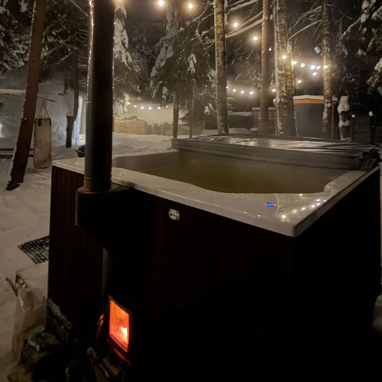 Дом для двоих в сосновом лесу