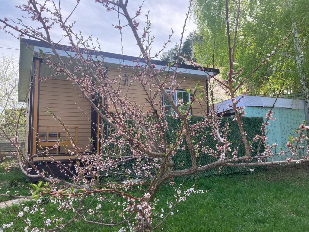 Уютный домик с беседкой в центре города