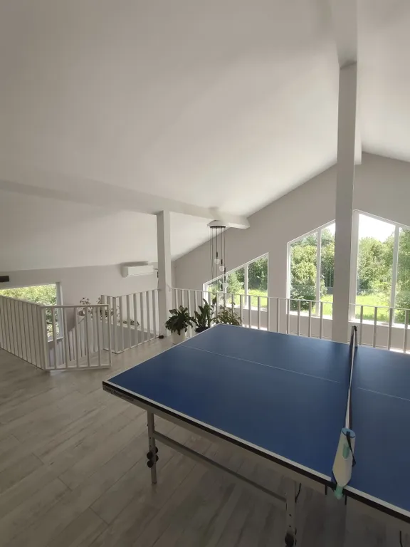 Современный дом с панорамными окнами и сауной