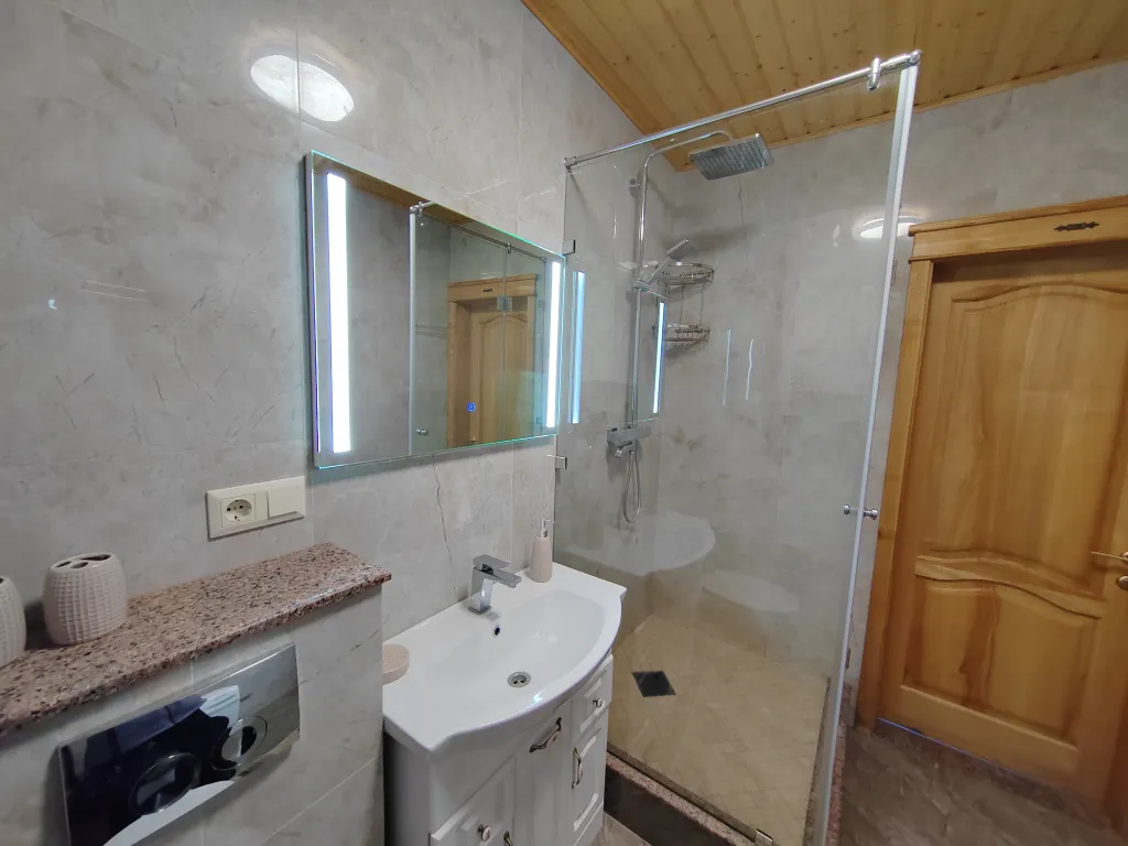 Квартира-студия у моря на 1 линии с балконом