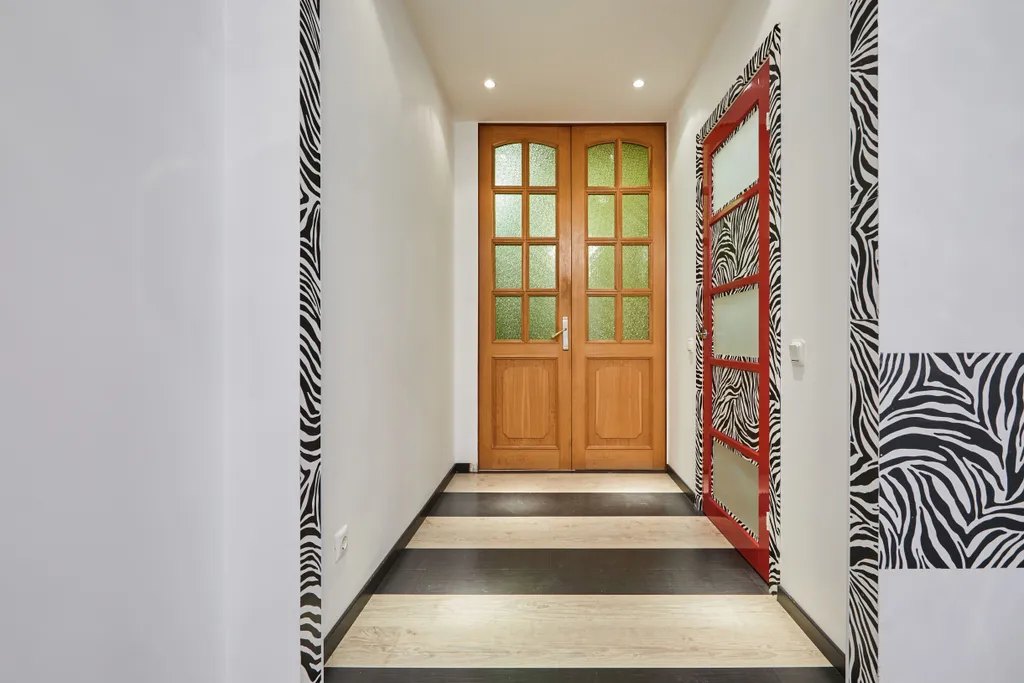 3 спальни, балкон, красивый дом