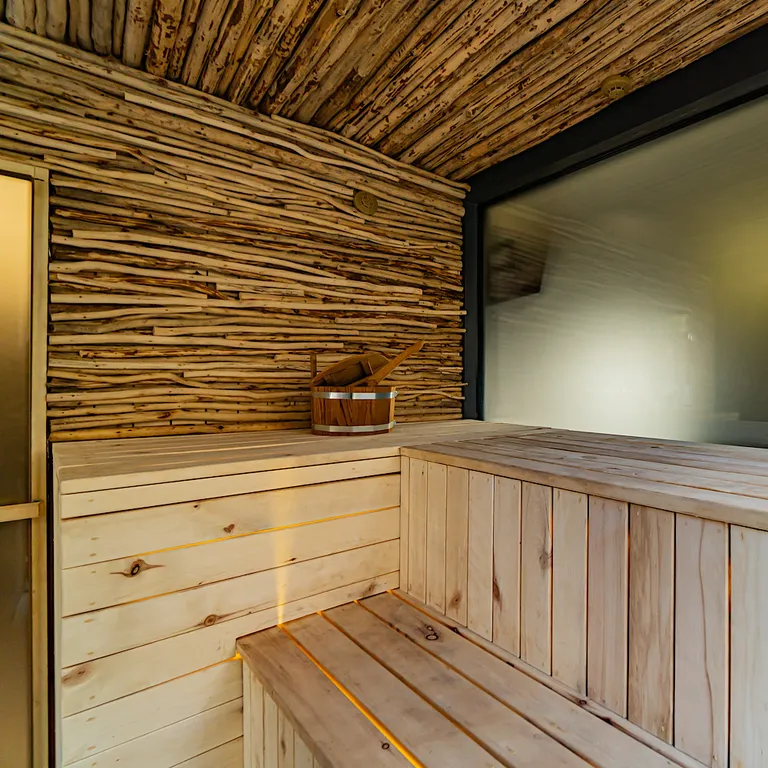 Домик в Соснах с баней и горячими ваннами Cube с баней