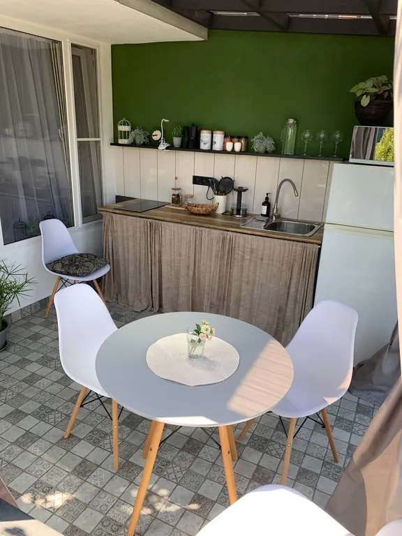 Уютная комната с верандой