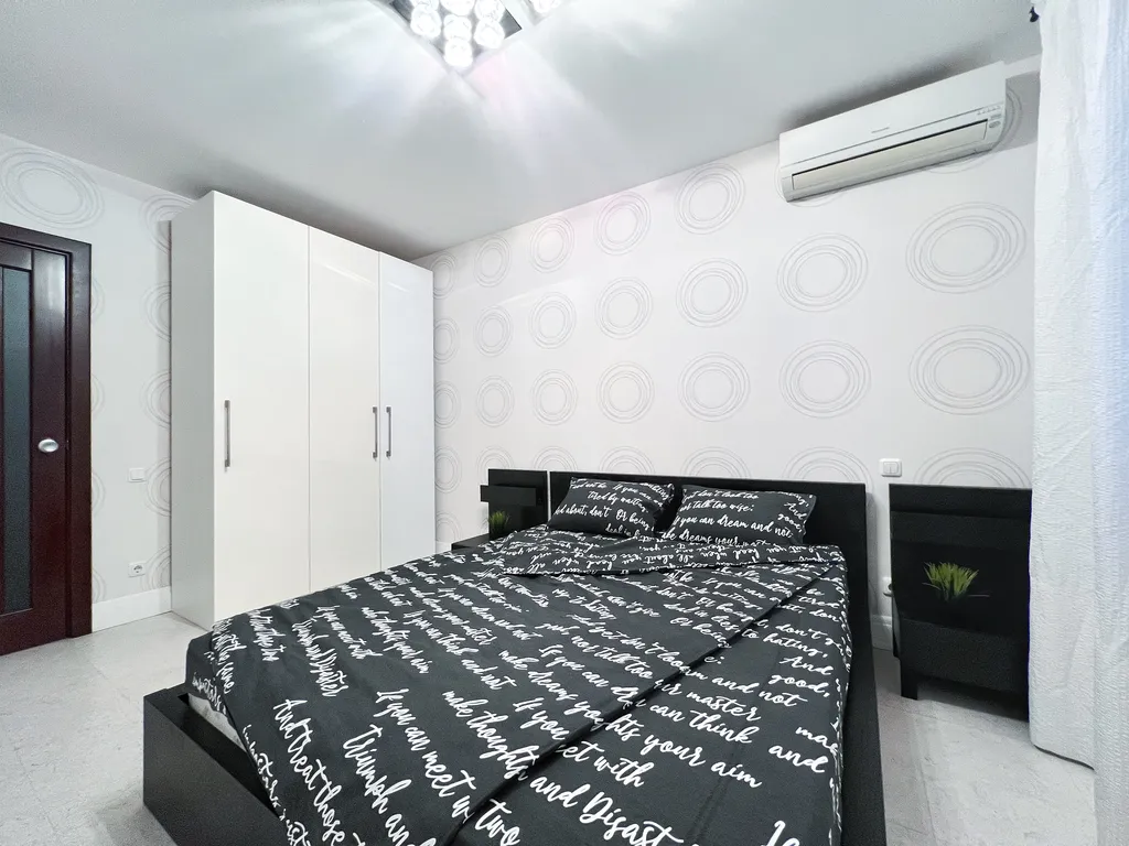 Стильная двухкомнатная квартира с разделенными комнатами в районе ГГМ