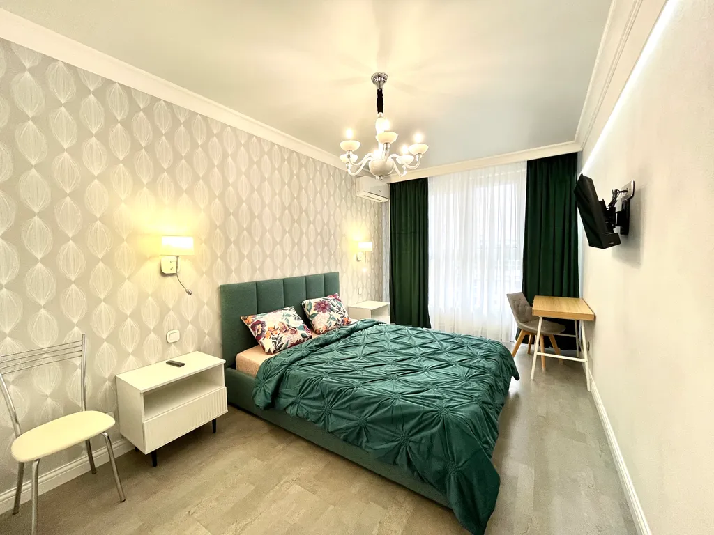 Видовая двухкомнатная квартира в центре города