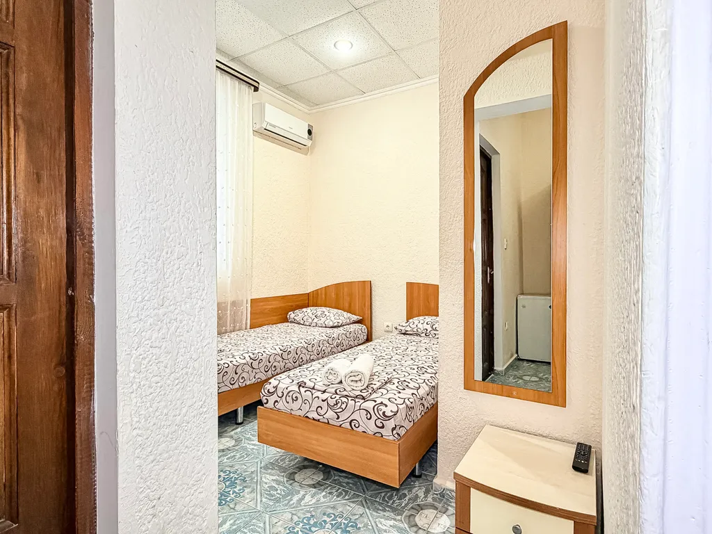 Две кровати номер, 3 мин море, общие кухни и террасы на каждом этаже