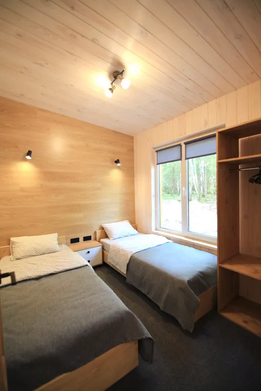 Коттедж Домик в лесу у озера для семейного отдыха — Турбаза Чайка