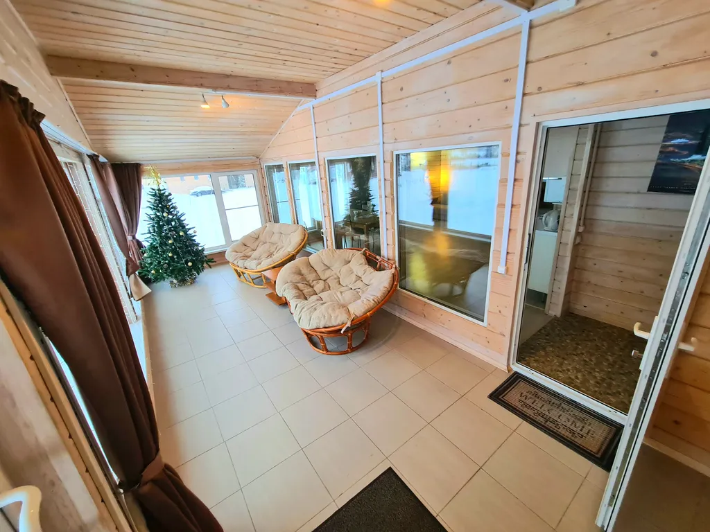 Дом стеклянный с видом на Ладожское озеро