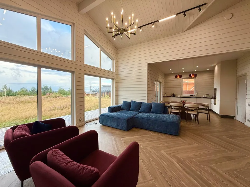 Загородный дом с большой террасой, кострищем и финской сауной