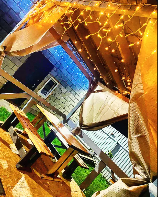 Уютный дом с баней и бассейном в 10 минутах от города