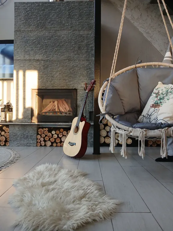 Большой уютный дом с камином