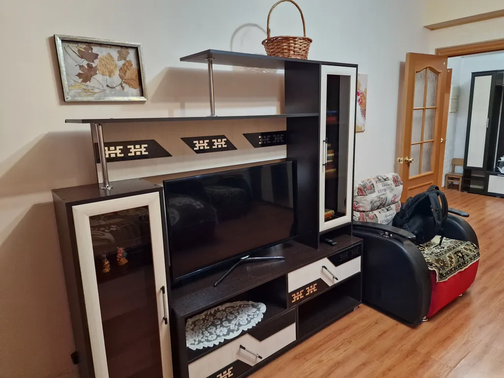 В новостройке на 11ом этаже с большой кухней и видом на плотину ГЭС!