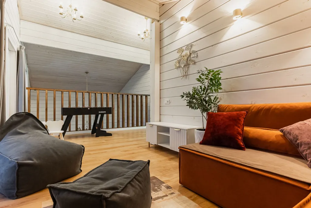 Новый дом с видом на озеро, сауной, гриль-домом и детской площадкой