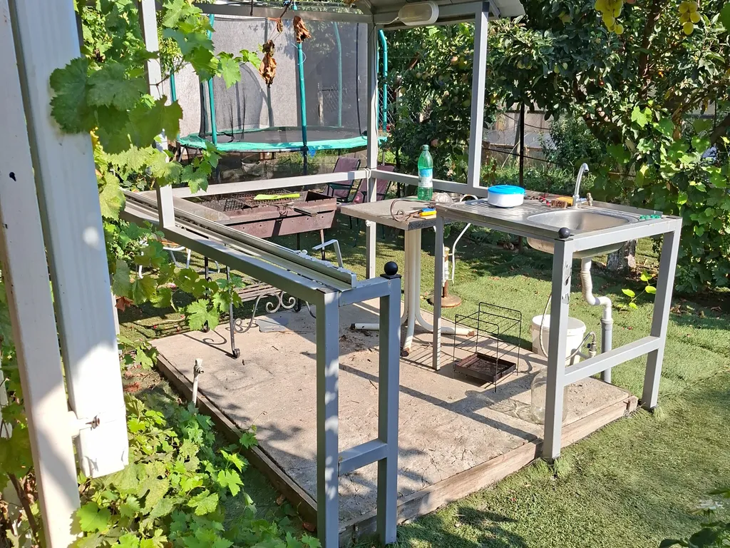 Часть дома (2 этаэ)с отдельным входом.