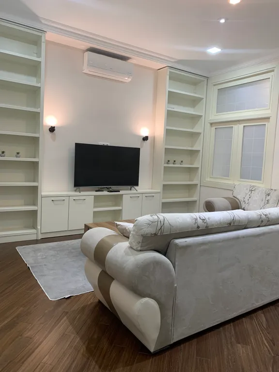 3-комнатная квартира рядом с метро и старым городом