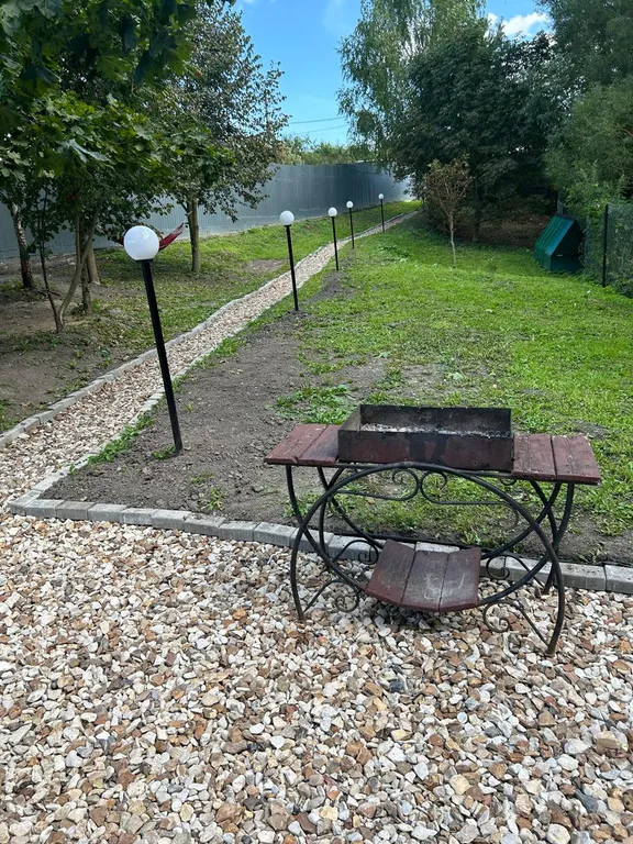 Уютный домик рядом с речкой