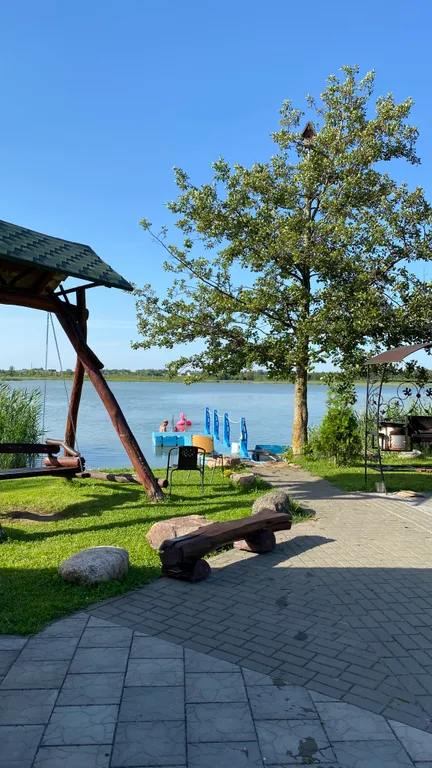 Усадьба Новятка на берегу озера