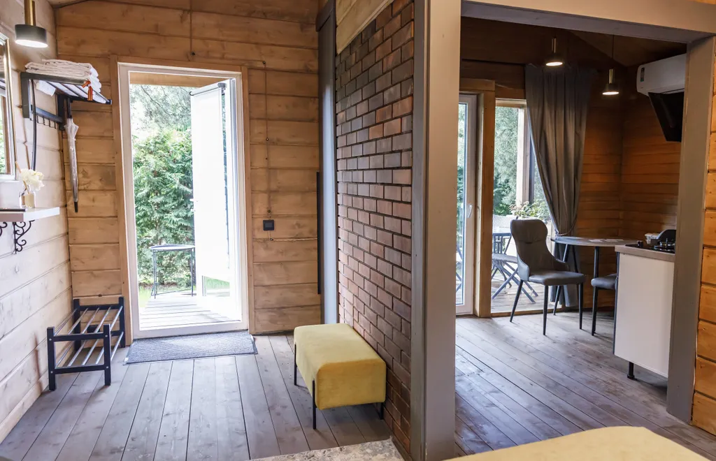 Уютный коттедж для двоих у реки в центре